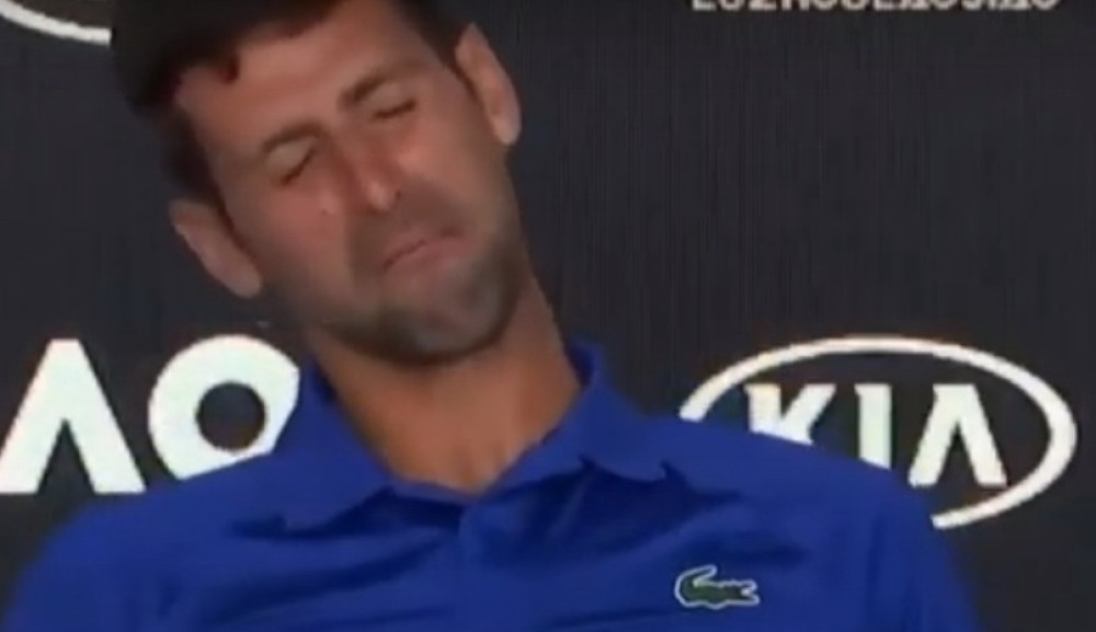 Ljudi ovo morate da vidite, na pres - konferenciji Novak se umalo nije srušio! A sve zbog jednog Italijana! (VIDEO)