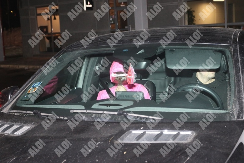 Pogledajte gde smo uhvatili Karleušu! Drastično smršala, jaknom krije lice! (FOTO)