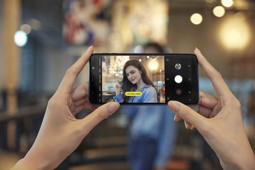 Samsung predstavlja telefone iz serije A: Galaxy A7 i Galaxy A9 koji su idealni za sve ZALJUBLJENIKE U SELFIJE!