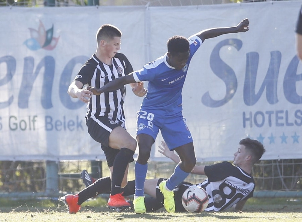 Partizan prejak za Mladost, "parni valjak" gledao i proslavljeni folker! (FOTO+VIDEO)