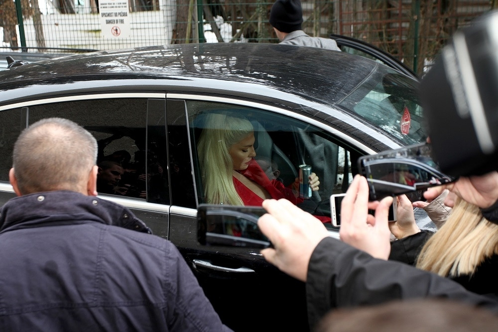 Preduzimaju se posebne mere za Divninu sahranu?! Obezbeđenje će biti postavljeno na svim ulazima groblja?!