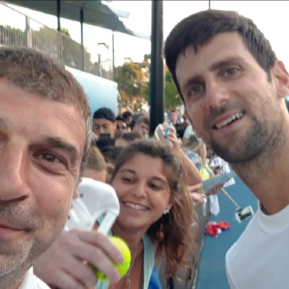 Potegao iz Vrnjačke Banje u Melburn da bodri Noleta, pa postao TV zvezda! (FOTO)