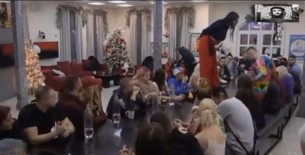 Zerina se popela na sto i napala Ša! Urlala i pretila, nije mogla da se smiri!