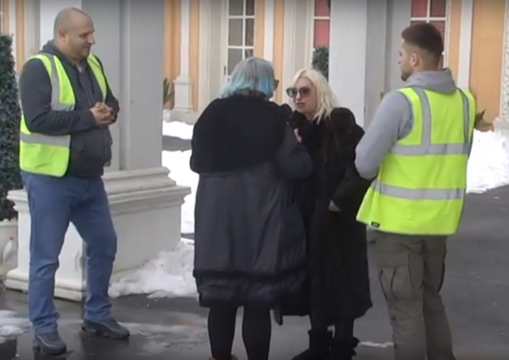 Žestoka SVAĐA od ranog jutra! OBEZBEĐENJE uletelo, ne mogu da ih RAZDVOJE! (VIDEO)