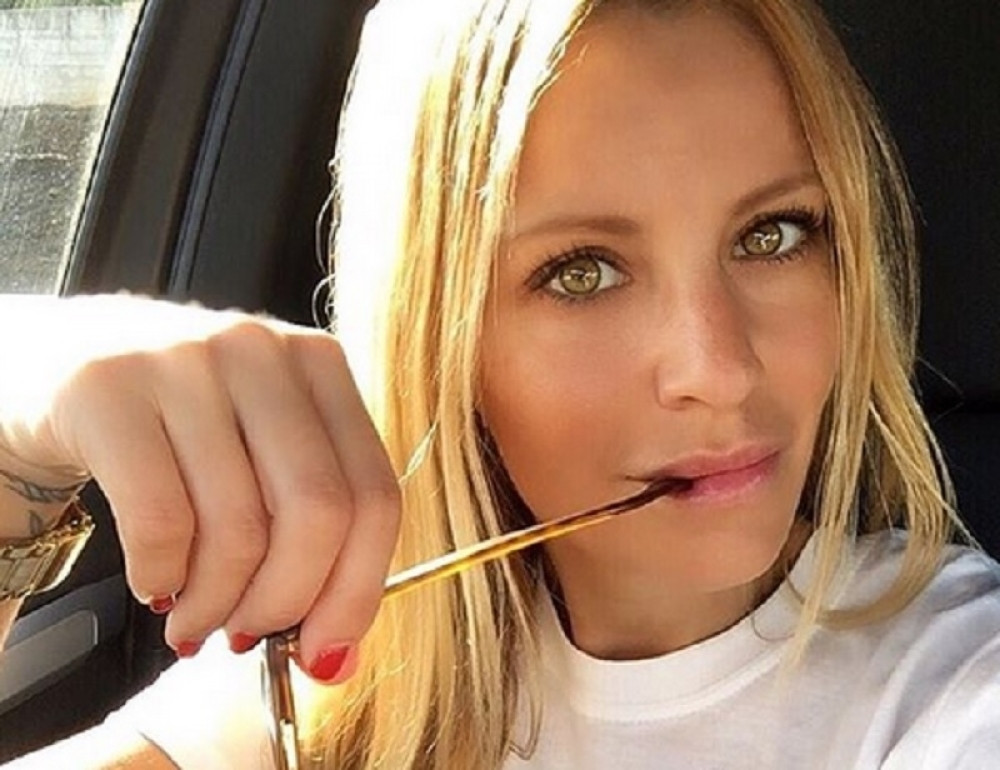 Prelepa žena bivšeg golmana Barselone PRETUKLA devojku! (VIDEO)