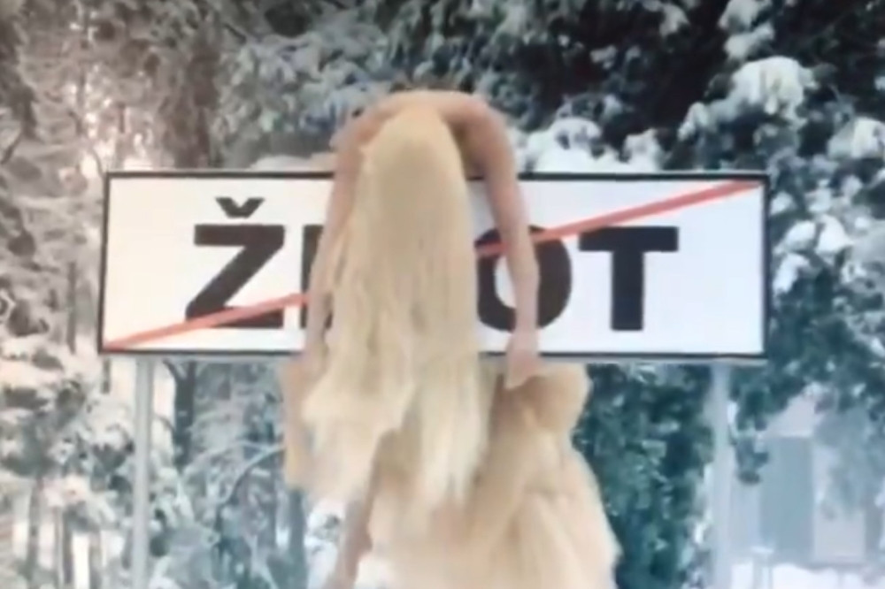 Jeziva poruka Jelene Karleuša odzvanja Srbijom: Ne vidim krv, a miriše na nju! Na nasilje bez noža, bez pištolja, na ZLO...