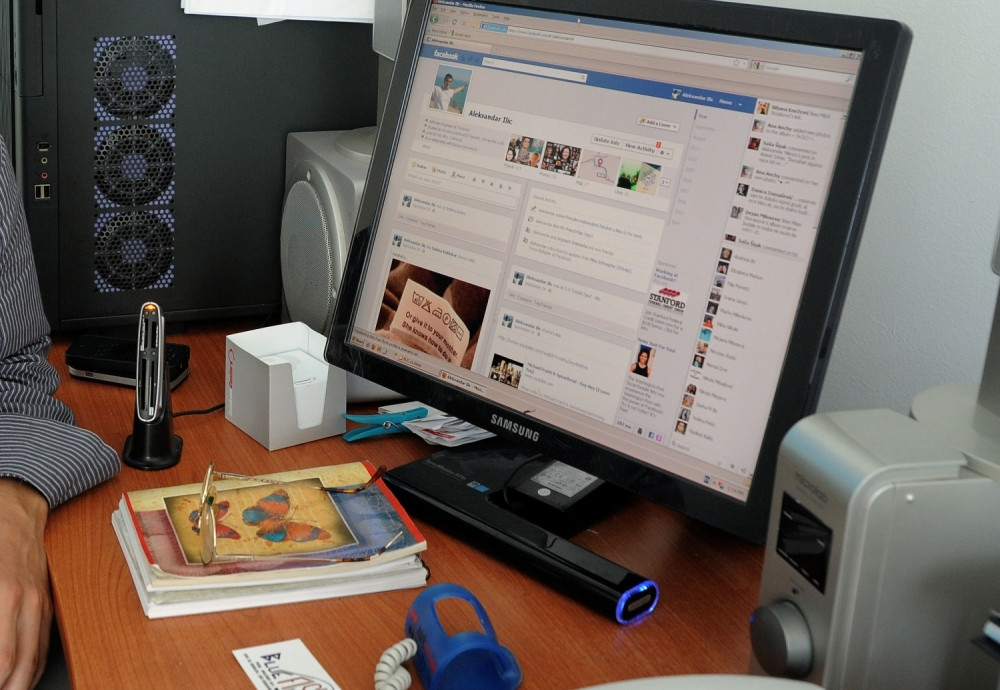 Pokupili BEZ DOZVOLE 1,5 miliona privatnih mejlova