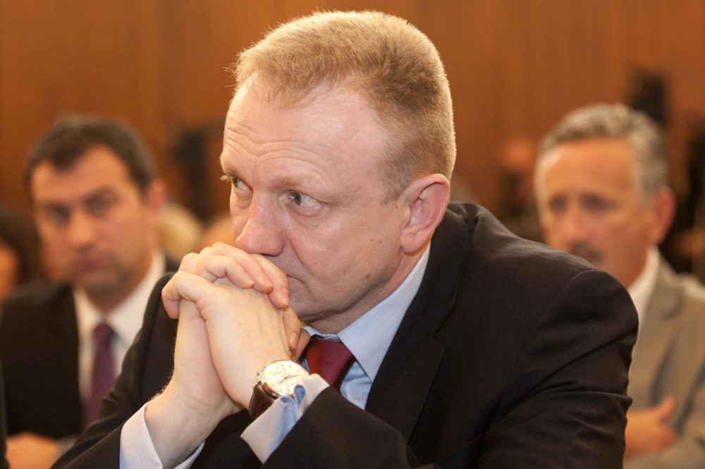 Ponudio jednom 50.000 evra, a drugom titulu dekana, ali da urade nešto krajnje nemoralno!