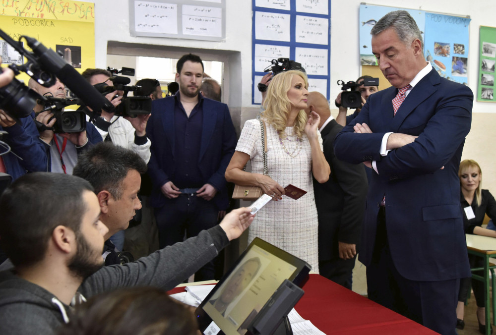 Prijavio da živi skromno, pa pokazao sat od 100.000 EVRA, ali najviše troši NJEGOVA ŽENA!