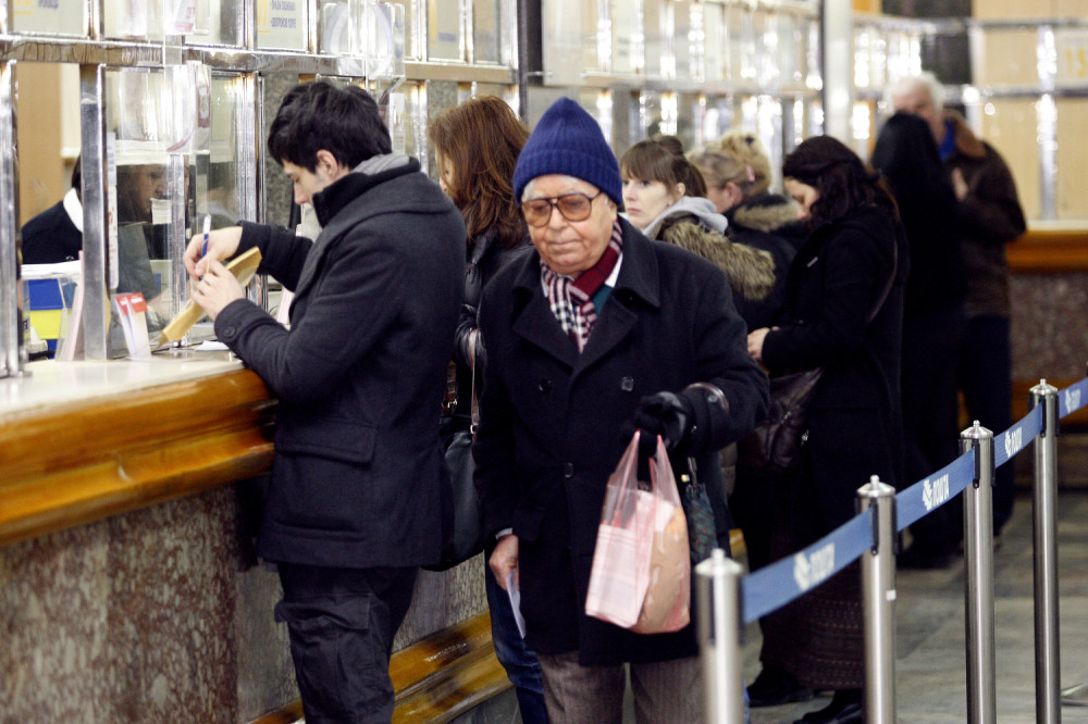 Došao je da podigne pare, a kad mu je službenica pogledala listić i rekla jednu stvar, suze su krenule da liju!