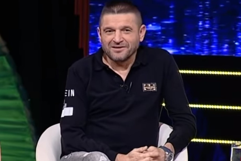 U detinjstvu je ostao bez jednog bubrega, radio je na aerodromu, a tek da čujete kako je postao pevač