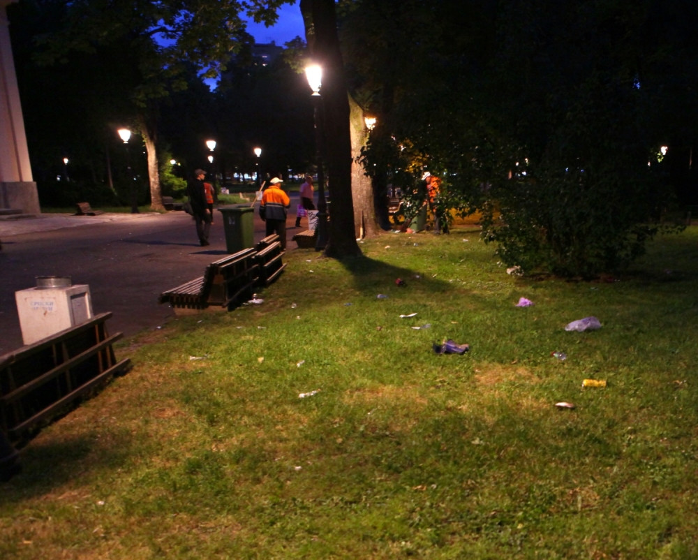 Stanovnici Kaluđerice u čudu zbog GROZOMORNE BUBE SA RUKAMA I NOGAMA za koju niko ne zna šta je! (FOTO)