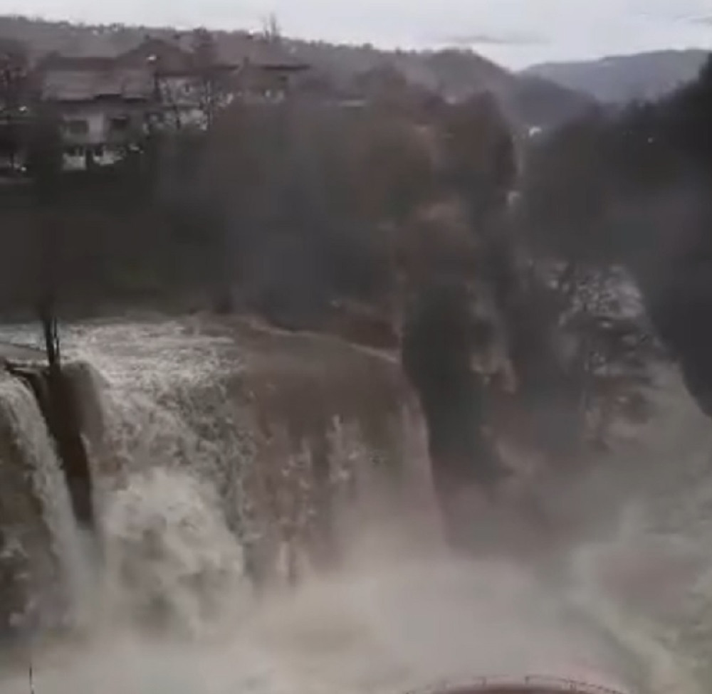 Opština Jezero POTPUNO POTOPLJENA, Pliva ubrzano raste, stanovništvo evakuisano (FOTO+VIDEO)