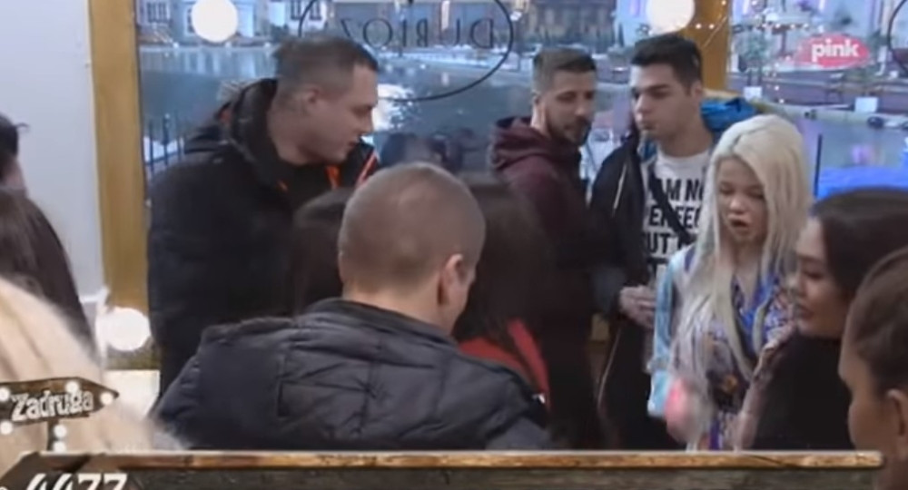 Isprozivali ga svi: Smrdiš! Ne održavaš oralnu higijenu!