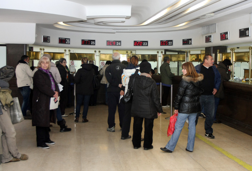 Bankar Ivan skinuo 1.100 evra sa Aninog računa, a onda pobegao u Nemačku! Mnoge prevario na ovaj način!