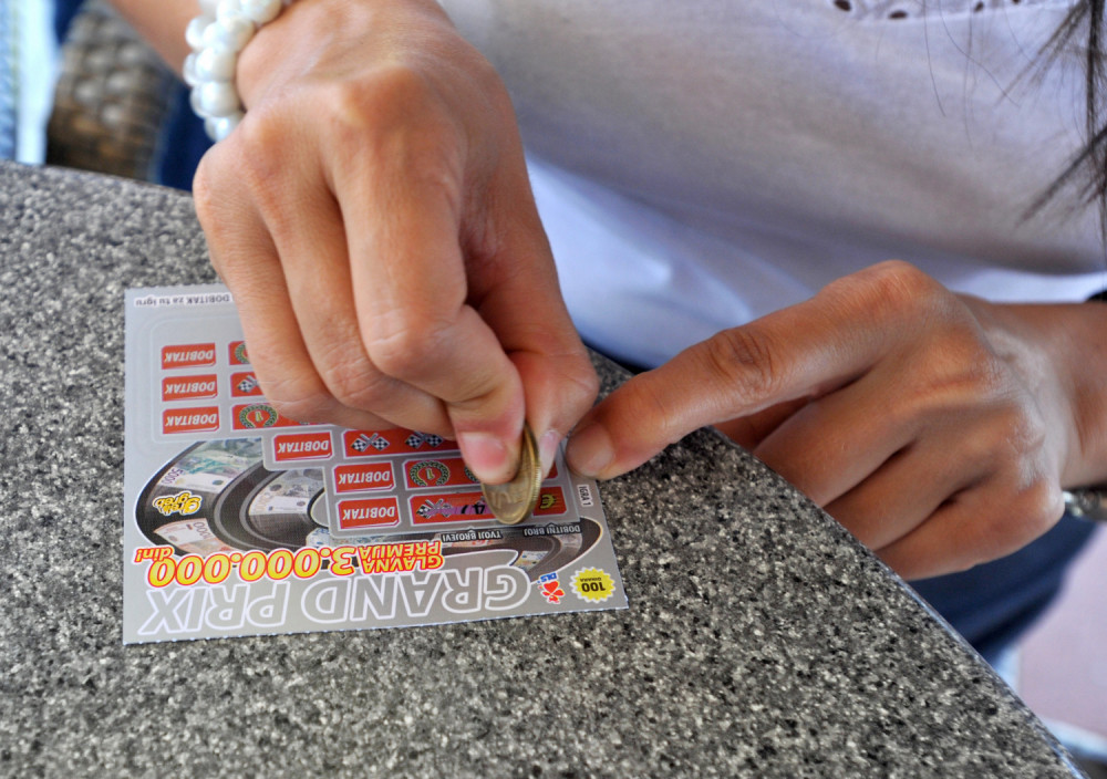 Dobio je premiju na lutriji, ali dva meseca kasnije niko ne može da veruje čime se bavi!