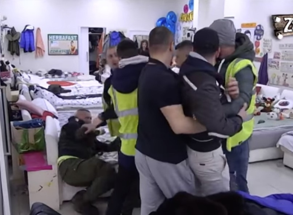 Toma polivao vodom Brendona, pa krenuo na njega! OBEZBEĐENJE ih jedva razdvojilo! (VIDEO)