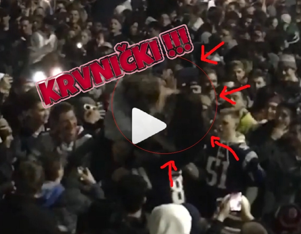 Devojke se popele na RAMENA MOMAKA, a onda se pesničile do iznemoglosti! Na kraju se samo srušile (VIDEO)