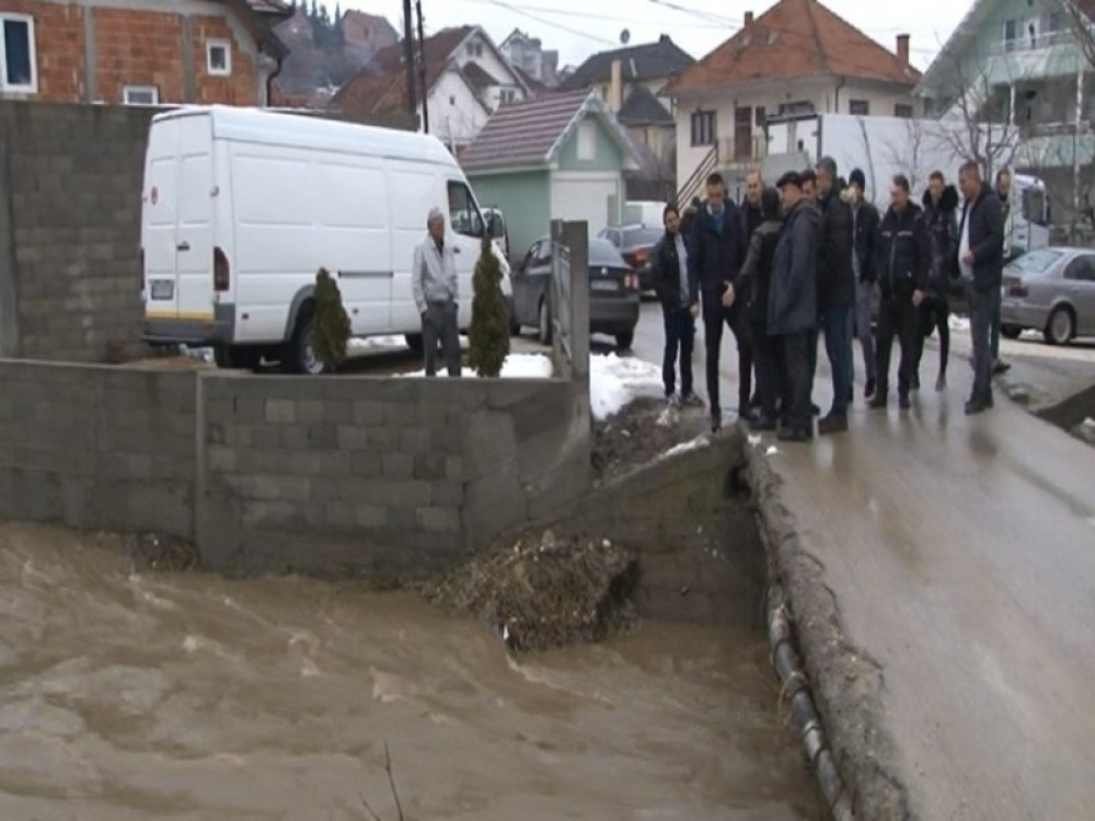 Voda raste u Srbiji, bujice pokrenule klizišta, UNIŠTENI PUTEVI! (FOTO)