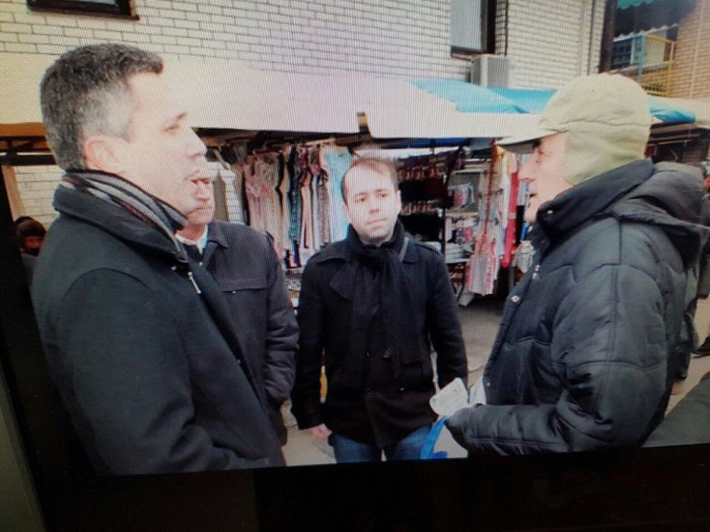 Boškić uhvaćen u laži! Evo dokaza da je čovek koji je nosio vešala na protestima blizak lideru Dveri! (FOTO)