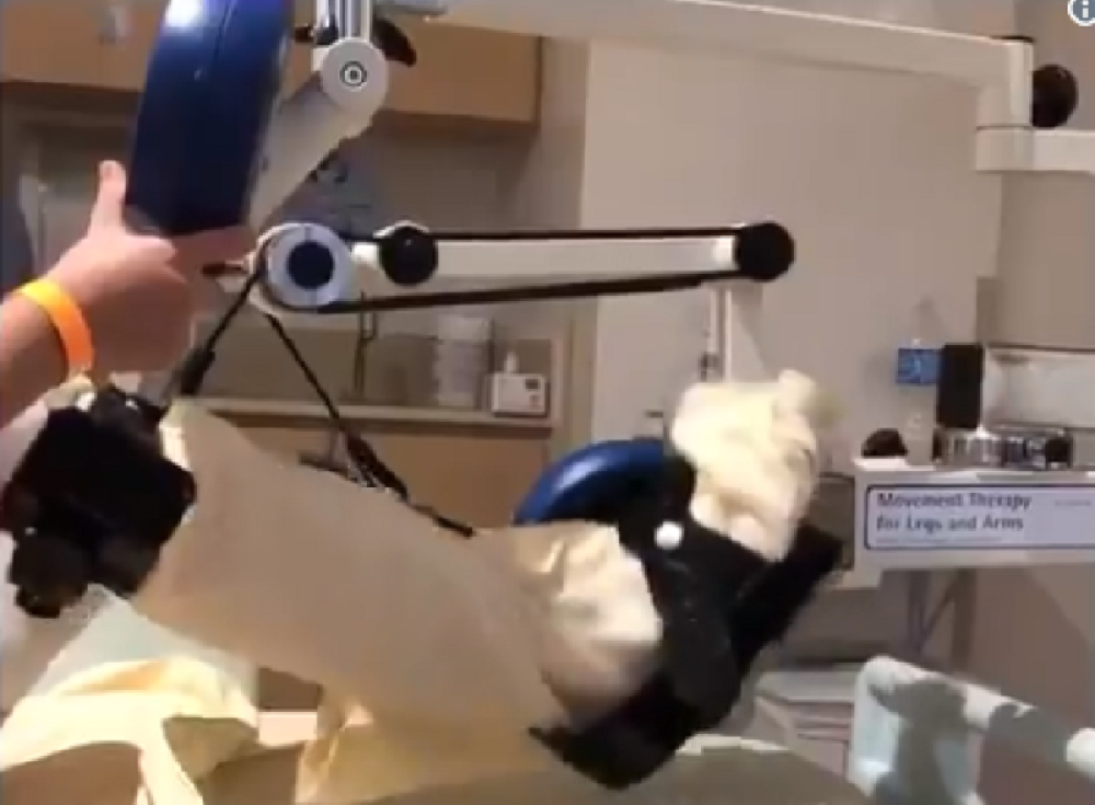 Ovaj predsednik se oglasio sa intenzivne nege - u zavojima i na aparatima