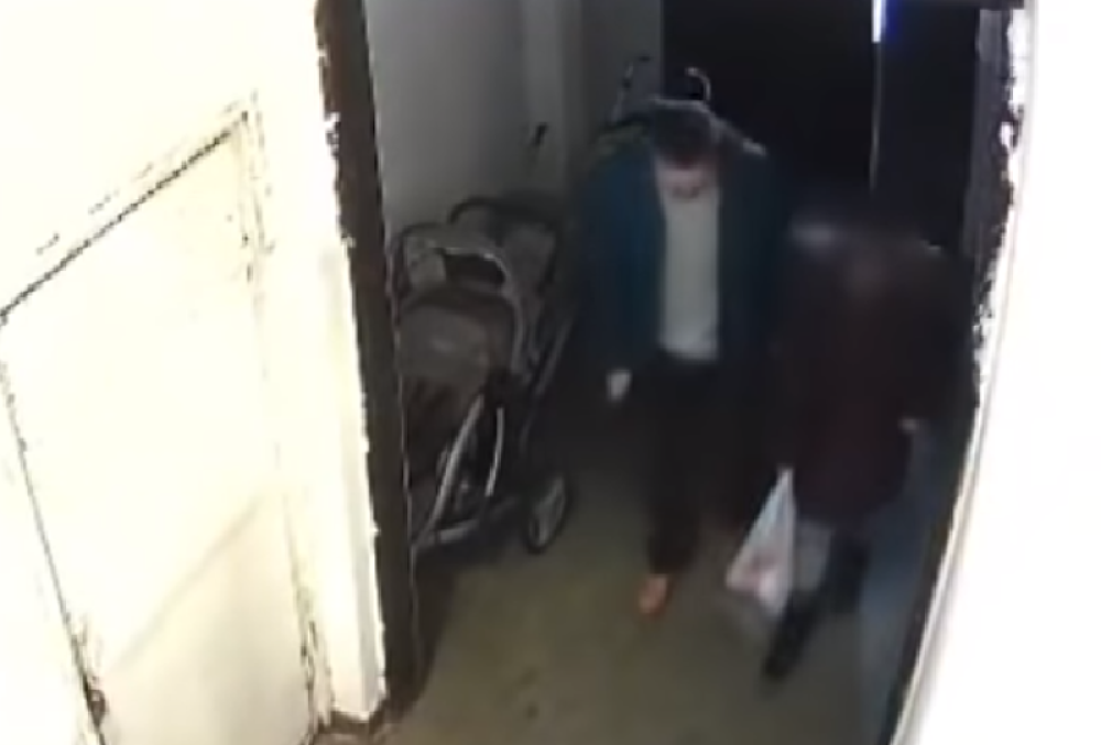 Pazarac namamio dete u zgradu, pa počeo da je pipa! Kada je rukom dodirnuo tu, dala se beg