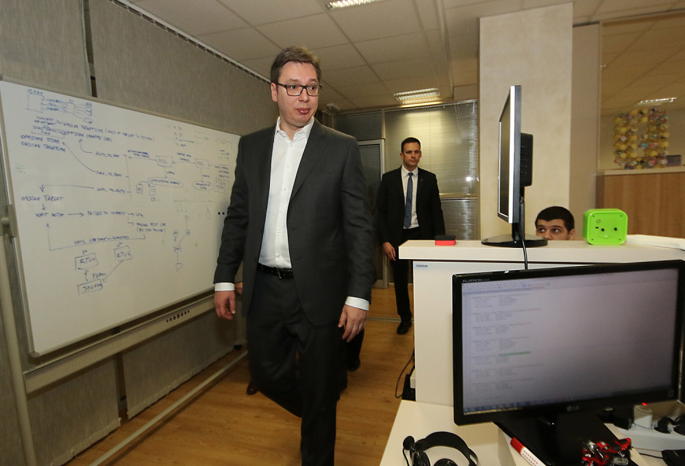 Prvi put odškrinuo vrata svog kabineta i jednom fotografijom narodu pokazao šta se dešava na Andrićevom vencu (FOTO)