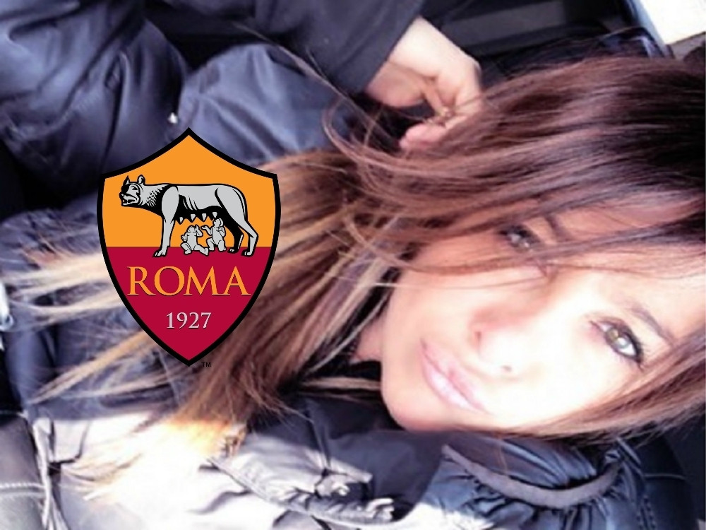 Misle da mu je devojka, voli je i Toti, a njene vrele slike su OSVOJILE INTERNET (FOTO)