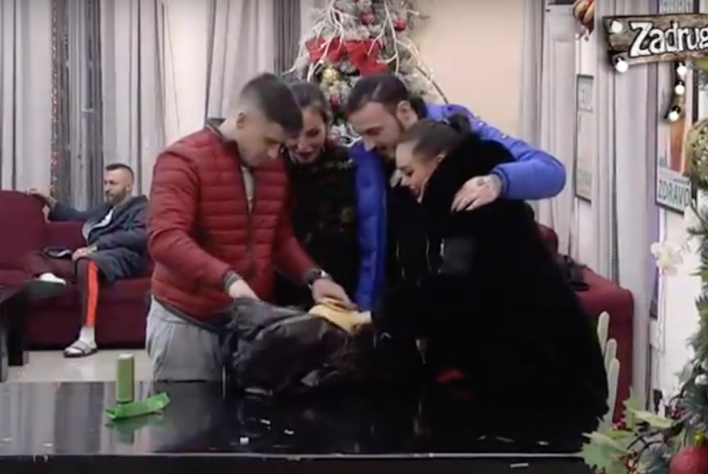 Aleksandra će poludeti kada vidi ko je poslao poklone Davidu i Ani! (VIDEO)