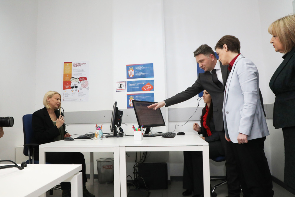 Premijerka ponosna: Uštedeli smo roditeljima 910.000 sati čekanja i više od 320 miliona dinara