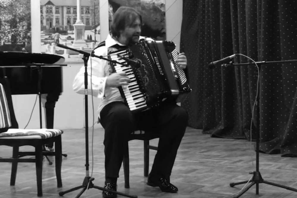 Preminuo čuveni srpski harmonikaš!