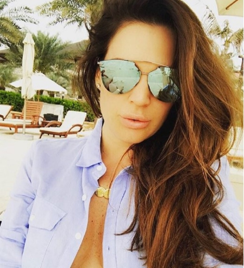 Bivšoj misici PUKLI SILIKONI u grudima, probudila se u lokvi krvi! (FOTO)