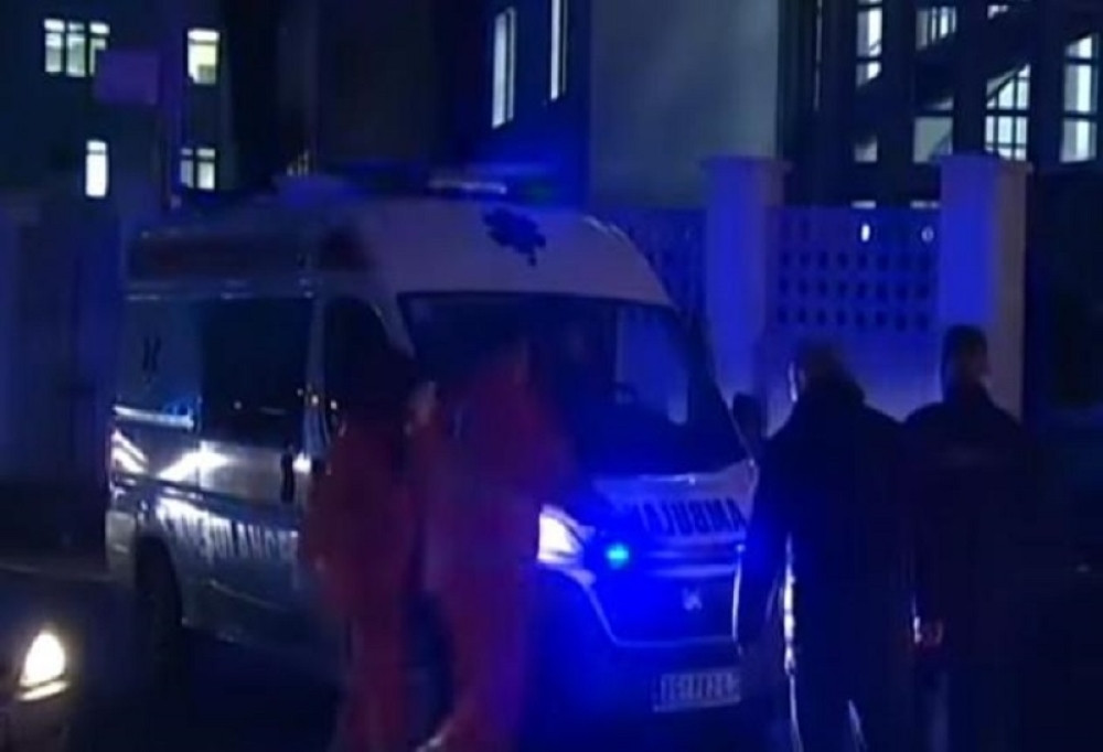 Stravična nesreća na Vračaru, automobilom udario u džip, pa uleteo U APOTEKU!