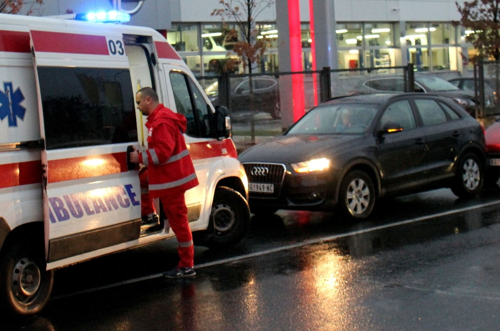 Izgubio kontrolu nad kombijem! Nesrećni čovek (67) sleteo sa puta i tragično nastradao!