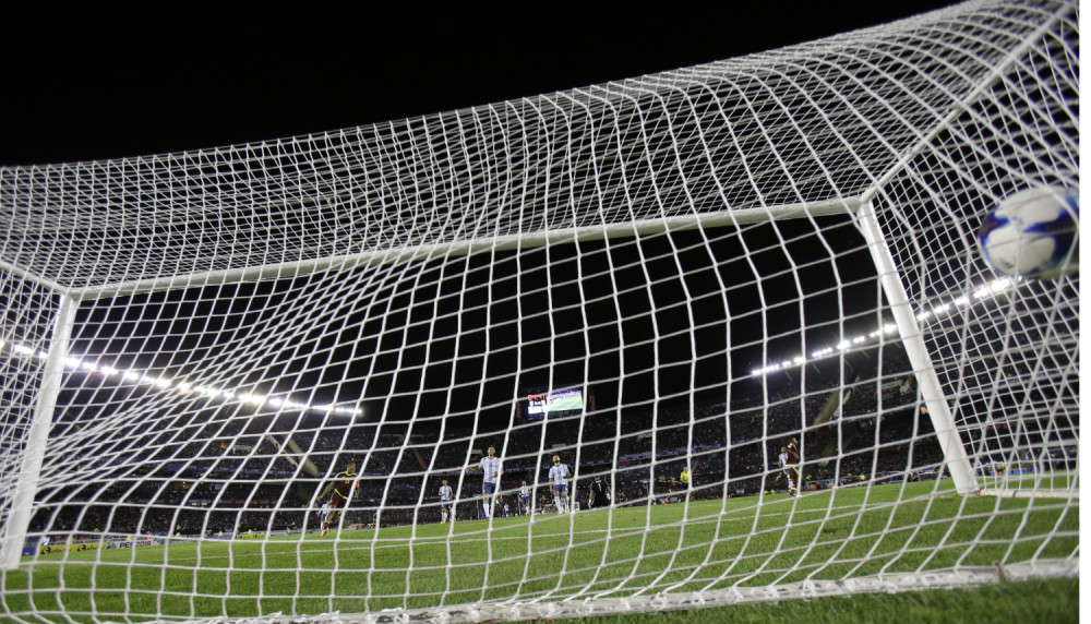 Nova tragedija u Francuskoj, fudbaler usred meča PAO I PREMINUO! Prijatelji uzalud plakali i dozivali pomoć! (FOTO)