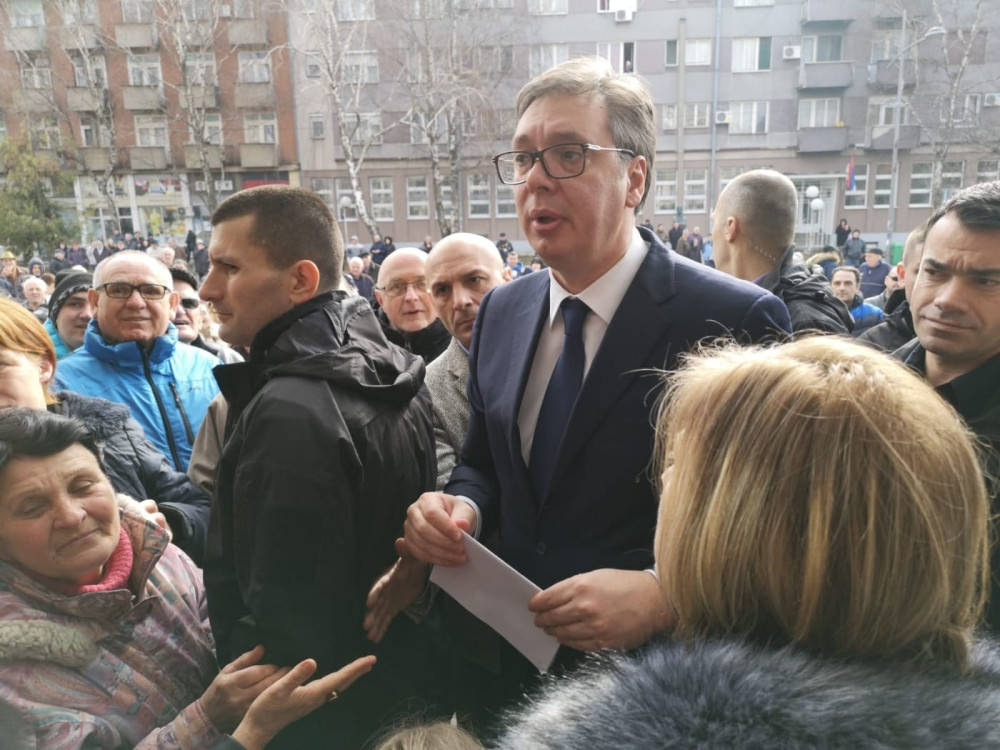 Predsednik je pre početka prenosa rekao jednu URNEBESNU ŠALU i okupljene nasmejao do suza!