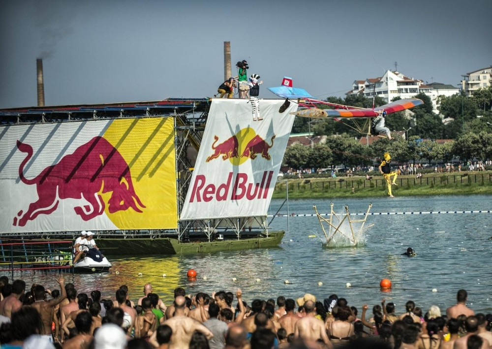 U Beograd stiže najzabavniji letački šou na svetu - Red Bull Flugtag!