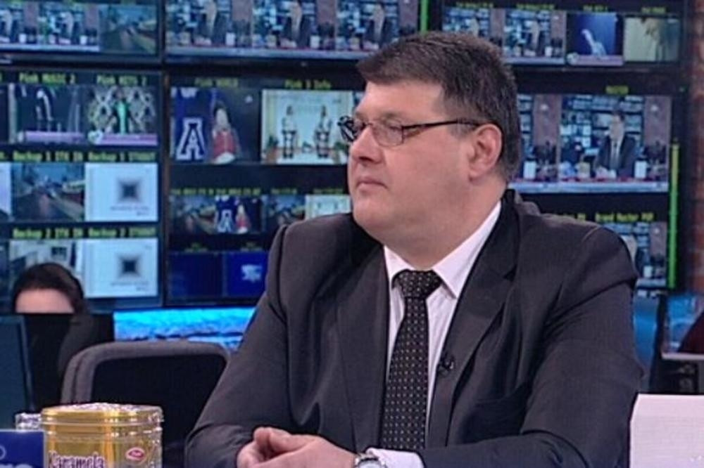 Sarapa se izblamirao u programu uživo! Zaboravio ime poznate pevačice, ona ga napala!