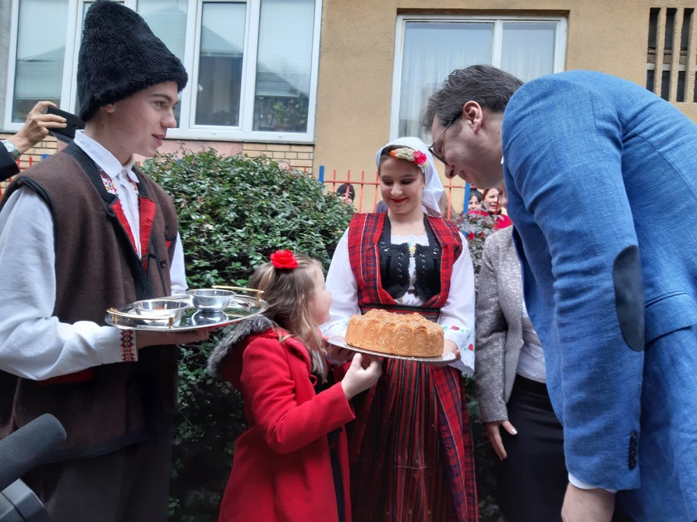 Evo kako su razgovarali mala Dunja i Aleksandar Vučić. Zbog ovoga se oduševio, pa je poljubio