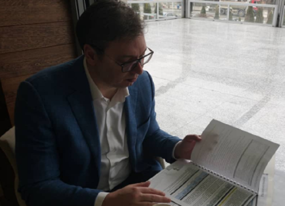 Svi jutro započinju kafom, ali predsednik Vučić ima poseban ritual! Ovo se obično nalazi na njegovom stolu (FOTO)