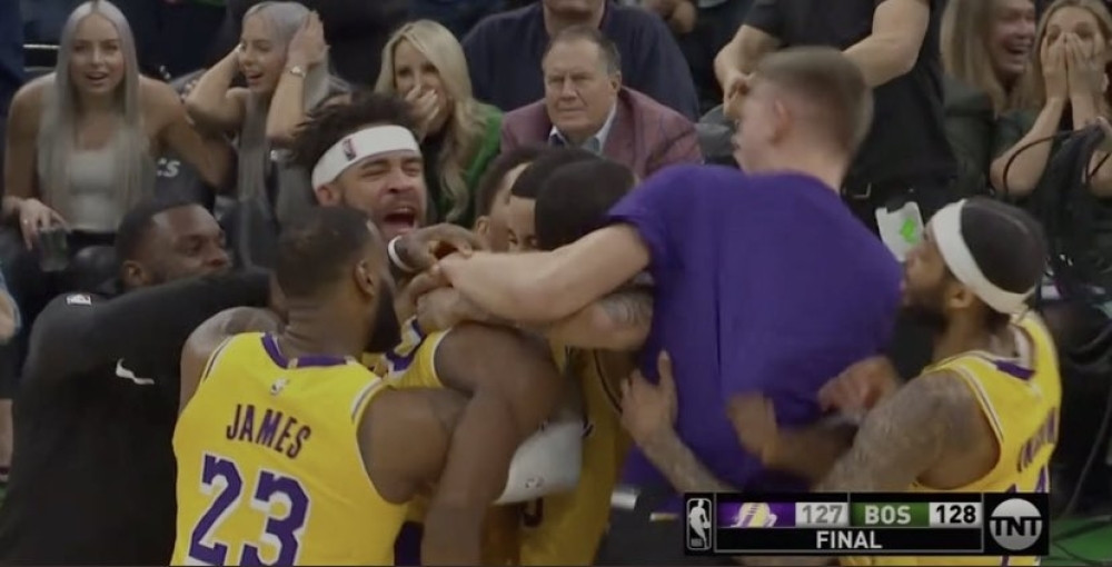 Rondo sa sirenom ubio Seltikse, novi tripl-dabl Lebrona (VIDEO)