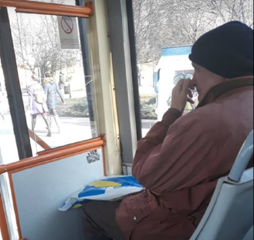 "Smrdušo, jesi li sisala, majku ti je*em", vikao na žene, a onda naišao čovek sa ćerkicom koja mu je posebno zasmetala! (VIDEO)