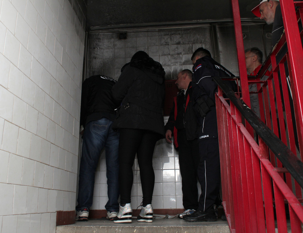 Bacio je preko WC šolje, zatvorio vrata, a onda krenuo da se iživljava! Taman kad je mislila da je sve gotovo, dogodilo se nešto još gore!