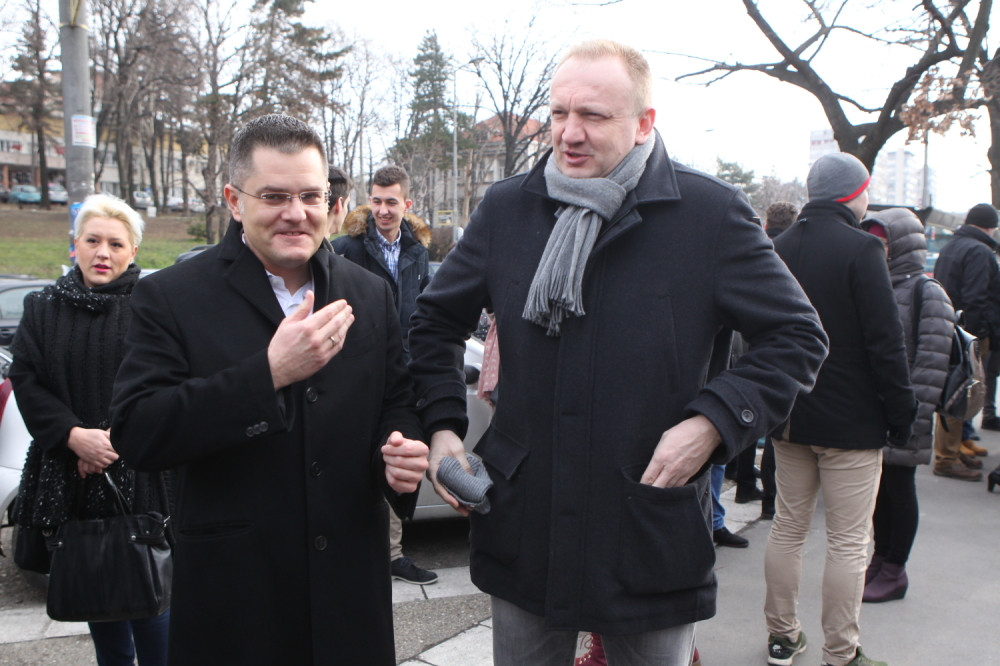 Veleizdajnici na Đilasovom protestu u Pančevu: Traže da Srbi KLEKNU pred ustašama i Šiptarima! (FOTO)