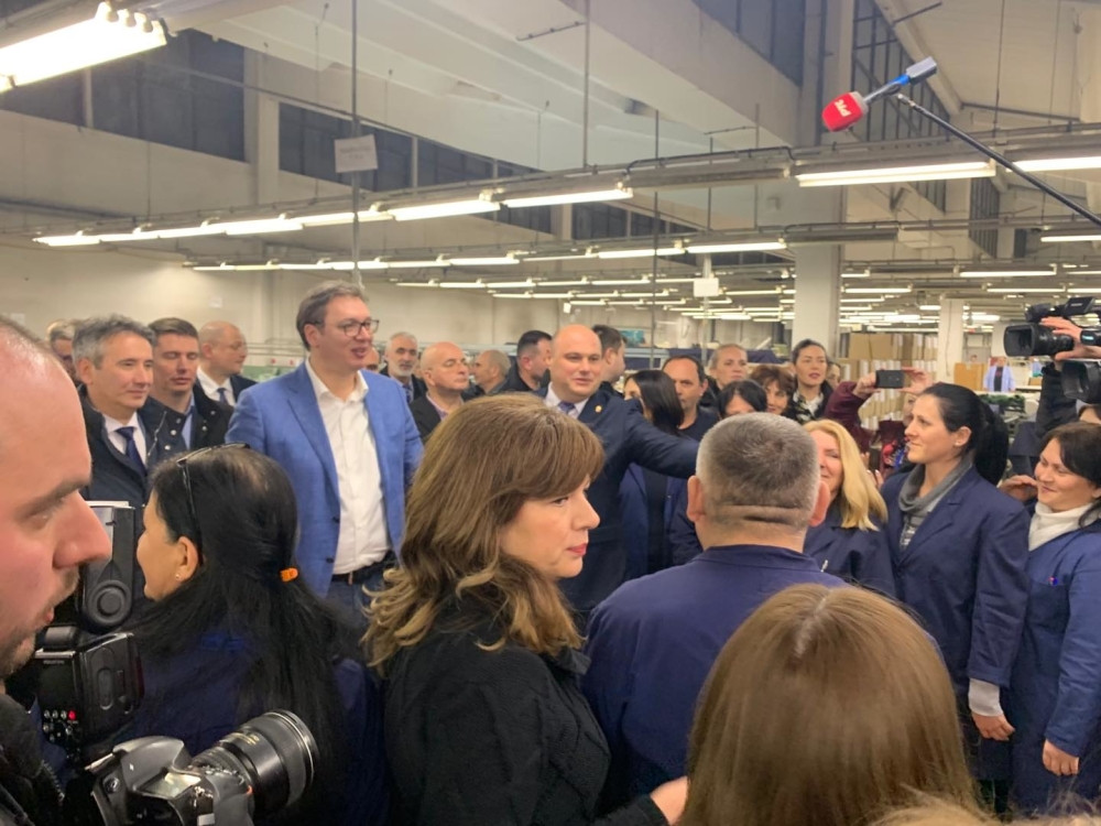 Radnici ga dočekali uz ovacije, ovakve fotografije Srbija još nije videla (FOTO)