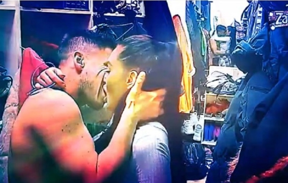 Vrela akcija usred dana! David se skinuo GO, Ana uletela a onda ih je STRAST obuzela! (VIDEO)