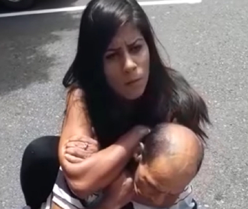 Seksi Brazilka slomila lopova i držala ga 15 minuta u BRUTALNOM ZAGRLJAJU! (VIDEO)