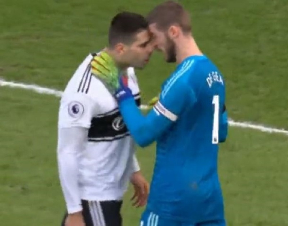 Skandal u Mančesteru! Golman Junajteda UHVATIO MITROVIĆA ZA VRAT! Srbin mu je OVAKO uzvratio! (VIDEO)