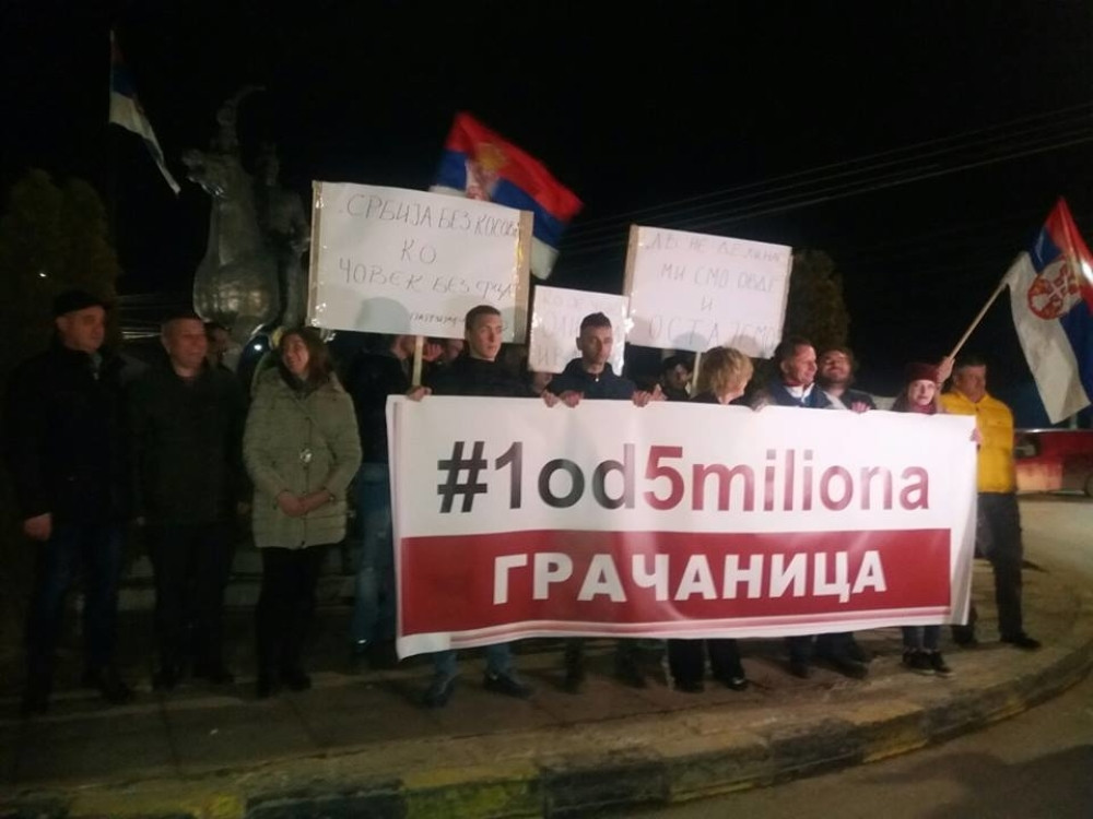 Na Đilasove proteste došlo 19 ljudi, a morate da vidite ko je na čelu kolone! (FOTO)