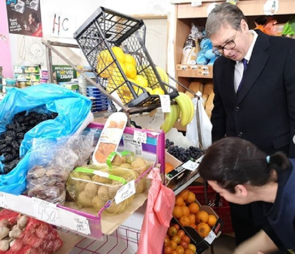 Ušao u lokalnu prodavnicu, pa kupio OVO! Kad je izašao, sačekalo ga je još jedno iznenađenje (FOTO)